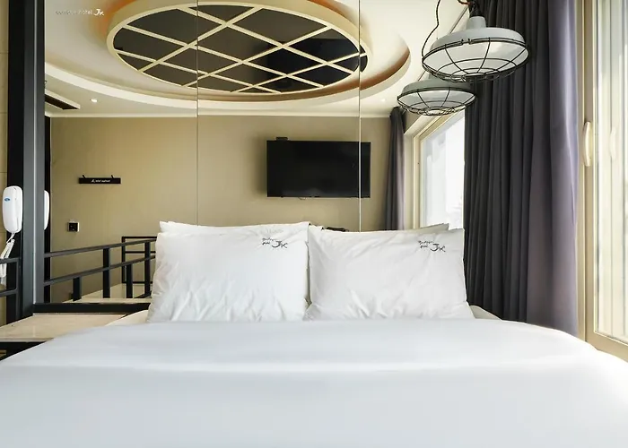 Jk Hotel 2*